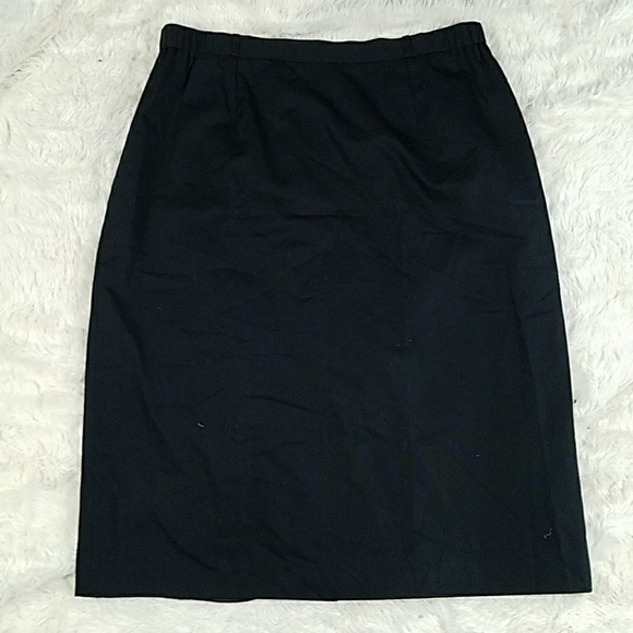 GIVENCHY- en plus- Neiman Marcus - plus size -dark navy - classic pencil skirt - Picture 4 of 9